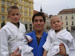 Olympionik Jaroslav Ježek s nejmladšími judisty